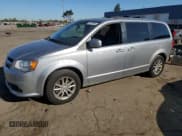✅ 2018 Dodge Grand Caravan SXT • VIN: 2C4RDGCG8JR263907 • Лот: 81619055. Опубликован ранее на Copart с пробегом 132 190 миль. Бесплатный доступ к архиву аукционных продаж из США и подробный отчёт об истории автомобиля на DreamBid. Изображение 1.