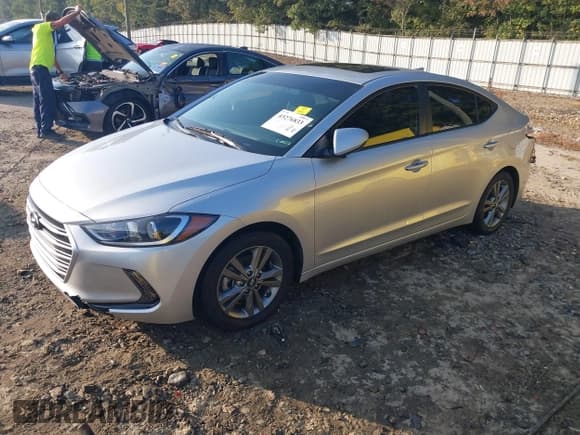 ✅ 2018 Hyundai Elantra Limited • VIN: 5NPD84LF3JH388945 • Лот: 43276833. Опубликован ранее на IAAI с пробегом 147 542 миль. Бесплатный доступ к архиву аукционных продаж из США и подробный отчёт об истории автомобиля на DreamBid. Изображение 19.