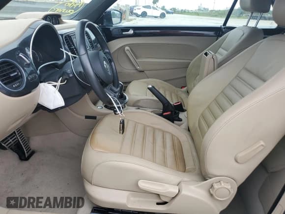 ✅ 2013 Volkswagen Beetle 2.0T w/Sound/Nav • VIN: 3VW7A7AT4DM817548 • Лот: 74474064. Опубликован ранее на Copart с пробегом Не указан. Бесплатный доступ к архиву аукционных продаж из США и подробный отчёт об истории автомобиля на DreamBid. Изображение 7.