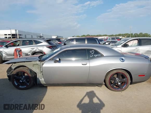 2014 Dodge Challenger SXT с VIN 2C3CDYAG3EH141115, выставлен на аукционе IAAI как лот 43092764 с пробегом 74 131 миль миль и . История ставок и продаж доступна на DreamBid. Изображение 15.