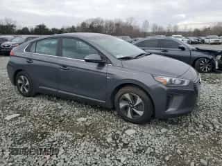 2017 Hyundai Ioniq SEL z VIN KMHC75LC1HU044438, wystawiony jako Copart lot #39515894 z przebiegiem 81 174 mil mil oraz . Historia ofert i sprzedaży dostępna na DreamBid. Obrazek 4.