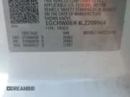 ✅ 2020 Chevrolet Silverado 1500 Custom • VIN: 1GCRWBEK4LZ209964 • Lot: 61614595. Wystawiony na Copart z przebiegiem 71 059 mil. Bezpłatny archiwum sprzedaży aukcyjnych z USA i szczegółowy raport historii pojazdu na DreamBid. Zdjęcie 12.