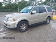 ✅ 2006 Lincoln Navigator Luxury • VIN: 5LMFU28526LJ13149 • Лот: 42546722. Опубликован ранее на IAAI с пробегом 207 895 миль. Бесплатный доступ к архиву аукционных продаж из США и подробный отчёт об истории автомобиля на DreamBid. Изображение 2.