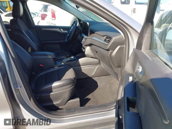 ✅ 2023 Ford Escape PHEV • VIN: 1FMCU0E17PUA35457 • Lot: 40885891. Listed on IAAI with 4,075 mi. Free auction sales archive from the USA and detailed vehicle history report at DreamBid. Image 5.