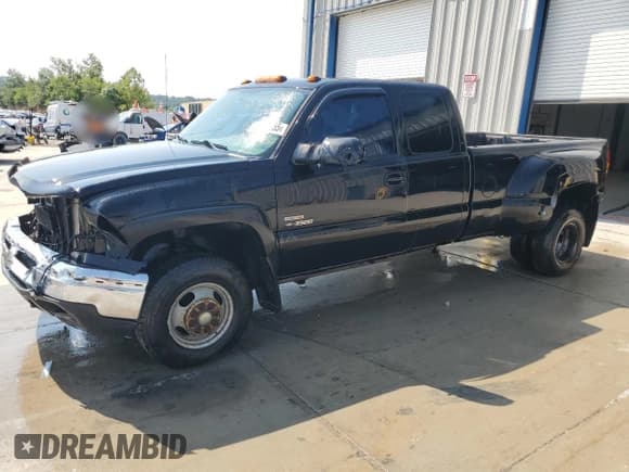 ✅ 2004 Chevrolet Silverado 3500 LS • VIN: 1GCJK39174E181134 • Lot: 68222555. Listed on Copart with Not provided. Free auction sales archive from the USA and detailed vehicle history report at DreamBid. Image 1.