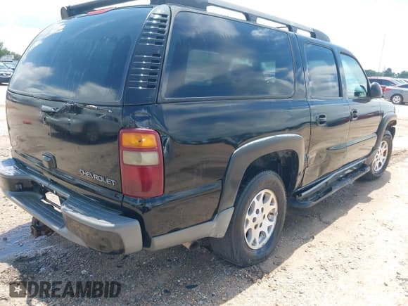 ✅ 2003 Chevrolet Suburban LS • VIN: 3GNFK16Z13G105508 • Lot: 42864551. Listed on IAAI with 294,320 mi. Free auction sales archive from the USA and detailed vehicle history report at DreamBid. Image 4.