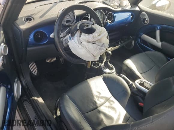 ✅ 2007 MINI Convertible S • VIN: WMWRH33597TL94449 • Lot: 43903935. Wystawiony na Copart z przebiegiem 67 484 mil. Bezpłatny archiwum sprzedaży aukcyjnych z USA i szczegółowy raport historii pojazdu na DreamBid. Zdjęcie 8.