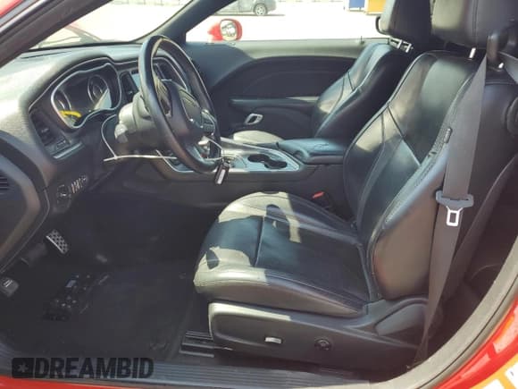 ✅ 2015 Dodge Challenger SXT Plus • VIN: 2C3CDZBG7FH710585 • Lot: 70525174. Wystawiony na Copart z przebiegiem 138 124 mil. Bezpłatny archiwum sprzedaży aukcyjnych z USA i szczegółowy raport historii pojazdu na DreamBid. Zdjęcie 7.