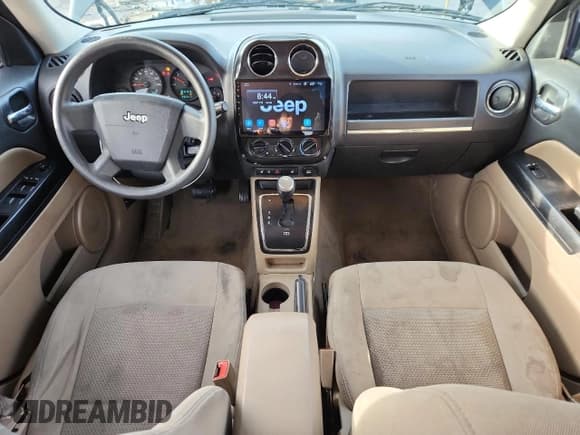 ✅ 2009 Jeep Patriot Sport • VIN: 1J8FT28B39D196372 • Lot: 92862195. Wystawiony na Copart z przebiegiem 202 317 mil. Bezpłatny archiwum sprzedaży aukcyjnych z USA i szczegółowy raport historii pojazdu na DreamBid. Zdjęcie 8.