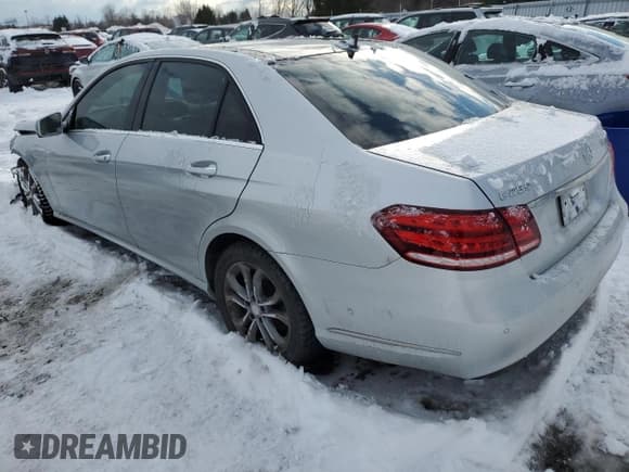 ✅ 2014 Mercedes-Benz E 250 Luxury • VIN: WDDHF9HB3EA945902 • Lot: 43212785. Wystawiony na Copart z przebiegiem 215 267 mil. Bezpłatny archiwum sprzedaży aukcyjnych z USA i szczegółowy raport historii pojazdu na DreamBid. Zdjęcie 2.