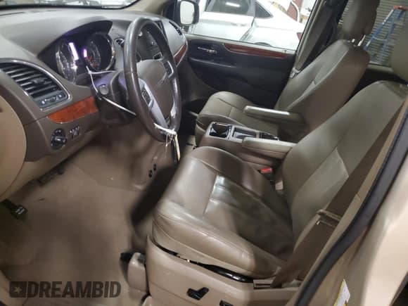 ✅ 2014 Chrysler Town & Country Touring • VIN: 2C4RC1BG7ER144494 • Lot: 89699375. Wystawiony na Copart z przebiegiem 137 183 mil. Bezpłatny archiwum sprzedaży aukcyjnych z USA i szczegółowy raport historii pojazdu na DreamBid. Zdjęcie 7.