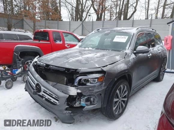 ✅ 2023 Mercedes-Benz GLB 250 • VIN: W1N4M4HB0PW321488 • Lot: 41632698. Wystawiony na IAAI z przebiegiem 28 273 mil. Bezpłatny archiwum sprzedaży aukcyjnych z USA i szczegółowy raport historii pojazdu na DreamBid. Zdjęcie 18.