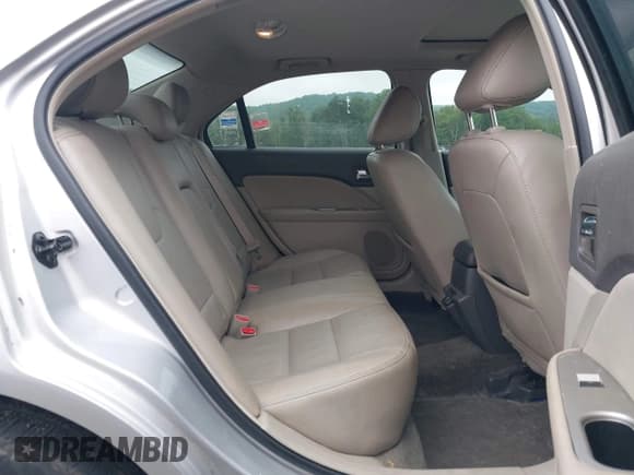 ✅ 2011 Ford Fusion Hybrid • VIN: 3FADP0L35BR221881 • Lot: 42459138. Listed on IAAI with 117,116 mi. Free auction sales archive from the USA and detailed vehicle history report at DreamBid. Image 8.