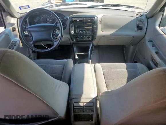 ✅ 1999 Ford Explorer XLT • VIN: 1FMZU32E6XZB27911 • Lot: 58492495. Wystawiony na Copart z przebiegiem 337 889 mil. Bezpłatny archiwum sprzedaży aukcyjnych z USA i szczegółowy raport historii pojazdu na DreamBid. Zdjęcie 8.