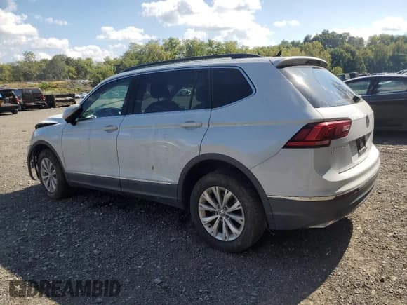✅ 2018 Volkswagen Tiguan SEL • VIN: 3VV2B7AX8JM100502 • Lot: 81006435. Listed on Copart with 89,904 mi. Free auction sales archive from the USA and detailed vehicle history report at DreamBid. Image 2.