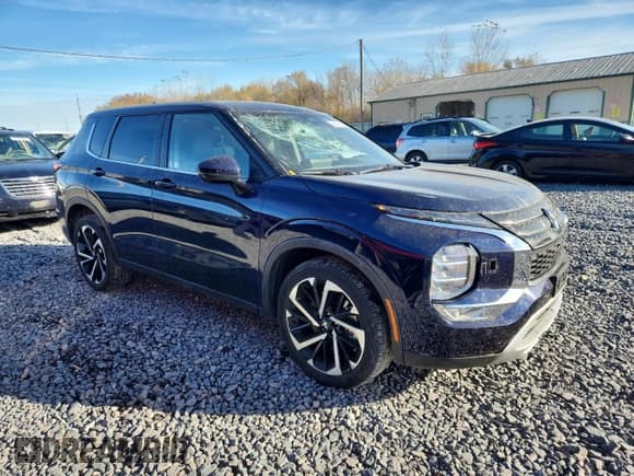 ✅ 2023 Mitsubishi Outlander SE • VIN: JA4J4UA82PZ009237 • Лот: 92210455. Опубликован ранее на Copart с пробегом 23 649 миль. Бесплатный доступ к архиву аукционных продаж из США и подробный отчёт об истории автомобиля на DreamBid. Изображение 4.