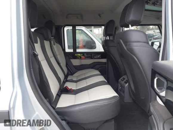 ✅ 2024 Ineos Grenadier • VIN: SC6GM1CA6RF011481 • Lot: 41721011. Wystawiony na IAAI z przebiegiem 4 610 mil. Bezpłatny archiwum sprzedaży aukcyjnych z USA i szczegółowy raport historii pojazdu na DreamBid. Zdjęcie 8.