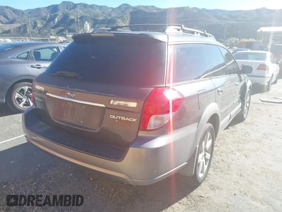 ✅ 2009 Subaru Outback Special Edition • VIN: 4S4BP61C697328894 • Lot: 43870683. Listed on IAAI with 231,620 mi. Free auction sales archive from the USA and detailed vehicle history report at DreamBid. Image 4.