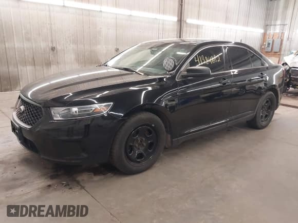 ✅ 2016 Ford Police Interceptor • VIN: 1FAHP2MT5GG132337 • Лот: 41984882. Опубликован ранее на IAAI с пробегом Не указан. Бесплатный доступ к архиву аукционных продаж из США и подробный отчёт об истории автомобиля на DreamBid. Изображение 18.