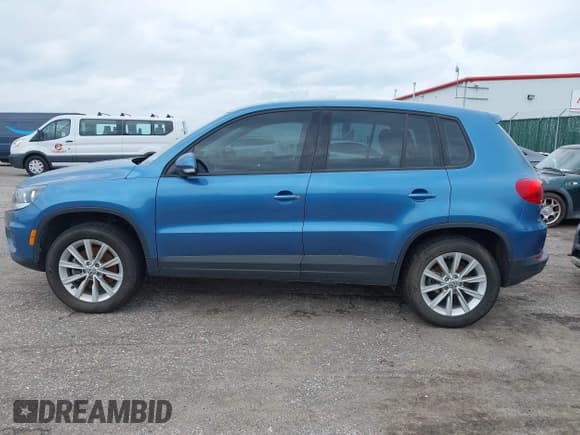 ✅ 2018 Volkswagen Tiguan • VIN: WVGAV7AX5JK000488 • Лот: 42792128. Опубликован ранее на IAAI с пробегом 56 146 миль. Бесплатный доступ к архиву аукционных продаж из США и подробный отчёт об истории автомобиля на DreamBid. Изображение 15.