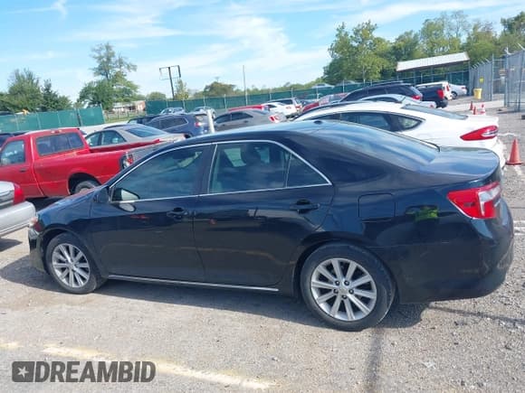 ✅ 2014 Toyota Camry LE • VIN: 4T4BF1FK0ER422406 • Lot: 43228711. Wystawiony na IAAI z przebiegiem 122 052 mil. Bezpłatny archiwum sprzedaży aukcyjnych z USA i szczegółowy raport historii pojazdu na DreamBid. Zdjęcie 14.