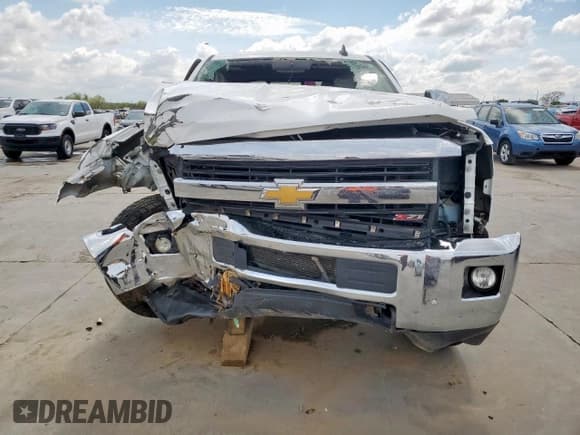 ✅ 2015 Chevrolet Silverado 2500HD LTZ • VIN: 1GC1KWE86FF636508 • Lot: 48467105. Wystawiony na Copart z przebiegiem Nie podano. Bezpłatny archiwum sprzedaży aukcyjnych z USA i szczegółowy raport historii pojazdu na DreamBid. Zdjęcie 5.