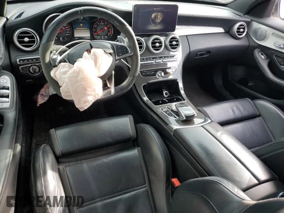 ✅ 2017 Mercedes-Benz C 63 S AMG • VIN: 55SWF8HB6HU188032 • Lot: 82704544. Wystawiony na Copart z przebiegiem 68 176 mil. Bezpłatny archiwum sprzedaży aukcyjnych z USA i szczegółowy raport historii pojazdu na DreamBid. Zdjęcie 8.