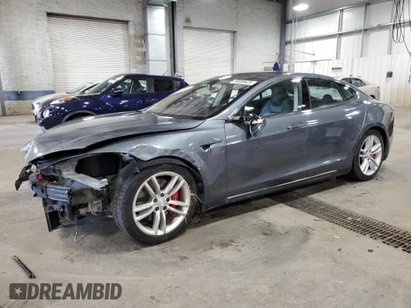 ✅ 2014 Tesla Model S 60 • VIN: 5YJSA1H15EFP49071 • Lot: 89898625. Wystawiony na Copart z przebiegiem 171 150 mil. Bezpłatny archiwum sprzedaży aukcyjnych z USA i szczegółowy raport historii pojazdu na DreamBid. Zdjęcie 1.