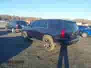 2018 Chevrolet Tahoe LT z VIN 1GNSKBKC7JR377564, wystawiony jako IAAI lot #43575752 z przebiegiem 153 789 mil mil oraz . Historia ofert i sprzedaży dostępna na DreamBid. Obrazek 3.