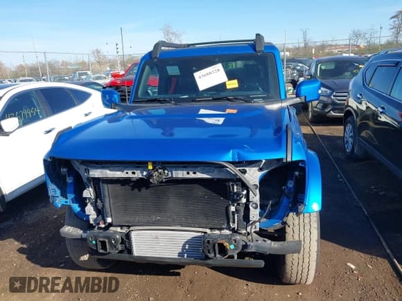 ✅ 2022 Ford Bronco Big Bend • VIN: 1FMEE5BPXNLB02700 • Lot: 43688328. Wystawiony na IAAI z przebiegiem 25 640 mil. Bezpłatny archiwum sprzedaży aukcyjnych z USA i szczegółowy raport historii pojazdu na DreamBid. Zdjęcie 13.