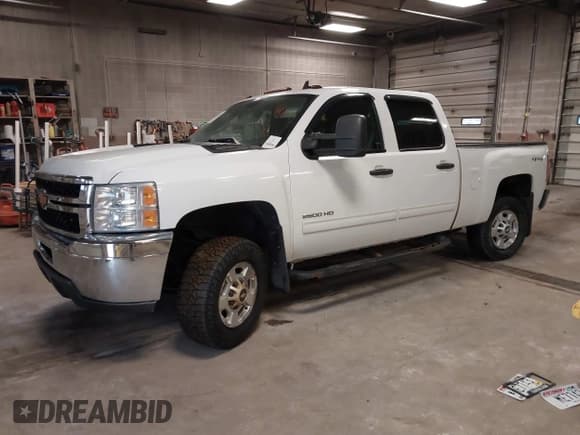 ✅ 2014 Chevrolet Silverado 2500HD LT • VIN: 1GC1KXCG5EF102897 • Lot: 41500574. Wystawiony na IAAI z przebiegiem 185 117 mil. Bezpłatny archiwum sprzedaży aukcyjnych z USA i szczegółowy raport historii pojazdu na DreamBid. Zdjęcie 18.