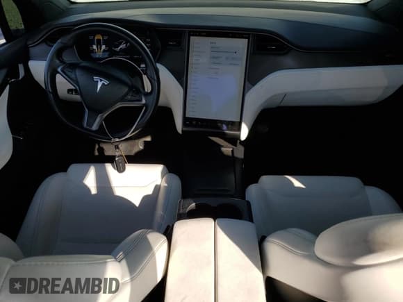✅ 2018 Tesla Model X 75D • VIN: 5YJXCBE20JF129810 • Лот: 84007445. Опубликован ранее на Copart с пробегом 64 597 миль. Бесплатный доступ к архиву аукционных продаж из США и подробный отчёт об истории автомобиля на DreamBid. Изображение 8.