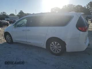 ✅ 2018 Chrysler Pacifica Touring L • VIN: 2C4RC1BGXJR246527 • Lot: 92611645. Wystawiony na Copart z przebiegiem 145 751 mil. Bezpłatny archiwum sprzedaży aukcyjnych z USA i szczegółowy raport historii pojazdu na DreamBid. Zdjęcie 2.