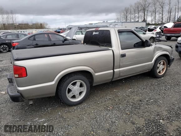 ✅ 1998 Chevrolet S-10 LS • VIN: 1GCCS1442W8245631 • Лот: 84759574. Опубликован ранее на Copart с пробегом 169 467 миль. Бесплатный доступ к архиву аукционных продаж из США и подробный отчёт об истории автомобиля на DreamBid. Изображение 3.