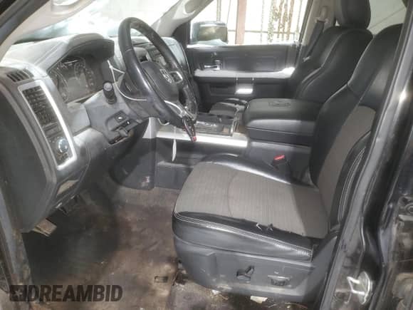 2010 Dodge 1500 Laramie z VIN 1D7RV1GT0AS196998, wystawiony jako Copart lot #45585925 z przebiegiem Nie podano mil oraz Szkoda całkowita • Salvage title. Historia ofert i sprzedaży dostępna na DreamBid. Obrazek 7.