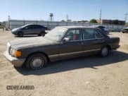 ✅ 1988 Mercedes-Benz 560 • VIN: WDBCA39D0JA401107 • Lot: 70535804. Wystawiony na Copart z przebiegiem 328 561 mil. Bezpłatny archiwum sprzedaży aukcyjnych z USA i szczegółowy raport historii pojazdu na DreamBid. Zdjęcie 1.