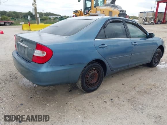 ✅ 2004 Toyota Camry LE • VIN: 4T1BE32K14U875320 • Лот: 43555118. Опубликован ранее на IAAI с пробегом 345 437 миль. Бесплатный доступ к архиву аукционных продаж из США и подробный отчёт об истории автомобиля на DreamBid. Изображение 4.
