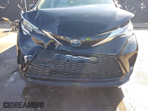 ✅ 2022 Toyota Sienna XSE • VIN: 5TDXSKFC2NS044270 • Lot: 43699989. Listed on IAAI with 5,561 mi. Free auction sales archive from the USA and detailed vehicle history report at DreamBid. Image 6.