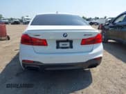 ✅ 2020 BMW 5 Series M550i xDrive • VIN: WBAJS7C00LBN96199 • Lot: 43009979. Wystawiony na IAAI z przebiegiem 79 206 mil. Bezpłatny archiwum sprzedaży aukcyjnych z USA i szczegółowy raport historii pojazdu na DreamBid. Zdjęcie 16.