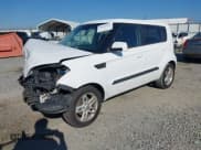 ✅ 2010 Kia Soul + • VIN: KNDJT2A23A7701874 • Лот: 43644955. Опубликован ранее на IAAI с пробегом 165 351 миль. Бесплатный доступ к архиву аукционных продаж из США и подробный отчёт об истории автомобиля на DreamBid. Изображение 2.