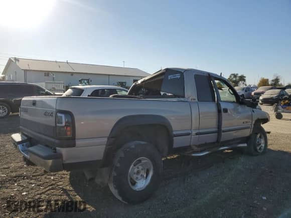 1999 Dodge 1500 с VIN 3B7HF13Y6XM590835, выставлен на аукционе Copart как лот 75723804 с пробегом Не указан миль и Списание • Salvage title. История ставок и продаж доступна на DreamBid. Изображение 3.