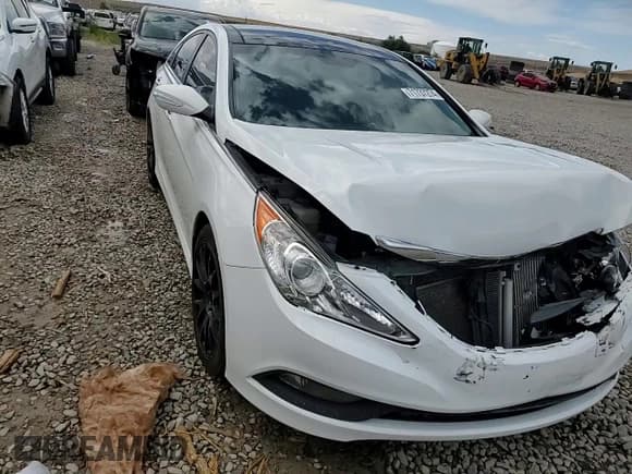 ✅ 2014 Hyundai Sonata Limited • VIN: 5NPEC4AB5EH827118 • Lot: 71737274. Listed on Copart with 149,597 mi. Free auction sales archive from the USA and detailed vehicle history report at DreamBid. Image 10.