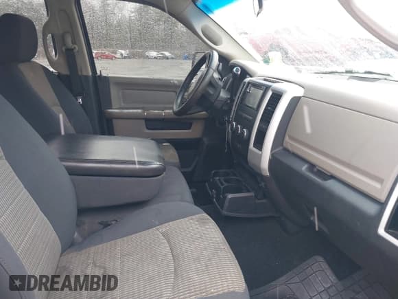 ✅ 2009 Dodge 1500 SLT • VIN: 1D3HV13P59S757293 • Lot: 41952020. Wystawiony na IAAI z przebiegiem 156 899 mil. Bezpłatny archiwum sprzedaży aukcyjnych z USA i szczegółowy raport historii pojazdu na DreamBid. Zdjęcie 5.