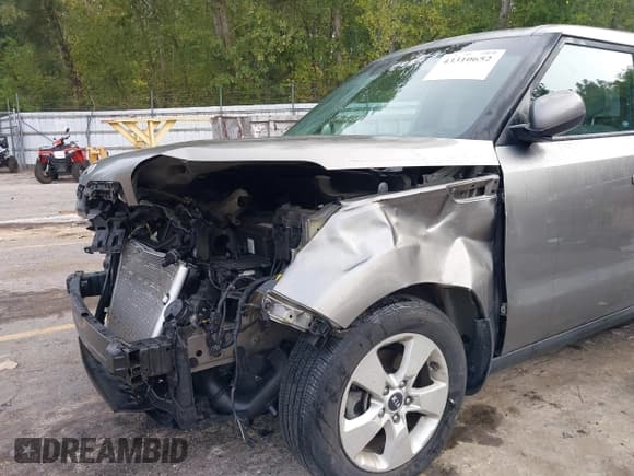 ✅ 2017 Kia Soul • VIN: KNDJN2A28H7488621 • Lot: 43310652. Wystawiony na IAAI z przebiegiem 55 324 mil. Bezpłatny archiwum sprzedaży aukcyjnych z USA i szczegółowy raport historii pojazdu na DreamBid. Zdjęcie 6.