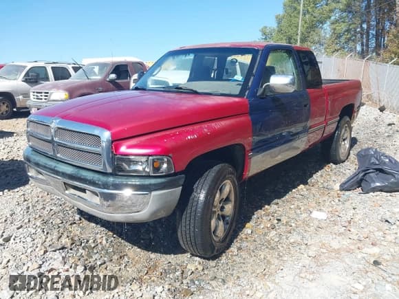 ✅ 1997 Dodge 1500 • VIN: 3B7HF13Y5VG803124 • Lot: 43520770. Wystawiony na IAAI z przebiegiem 250 663 mil. Bezpłatny archiwum sprzedaży aukcyjnych z USA i szczegółowy raport historii pojazdu na DreamBid. Zdjęcie 2.