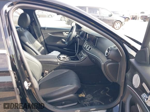 ✅ 2018 Mercedes-Benz E 300 • VIN: WDDZF4JB7JA377309 • Lot: 42795373. Listed on IAAI with 65,018 mi. Free auction sales archive from the USA and detailed vehicle history report at DreamBid. Image 5.