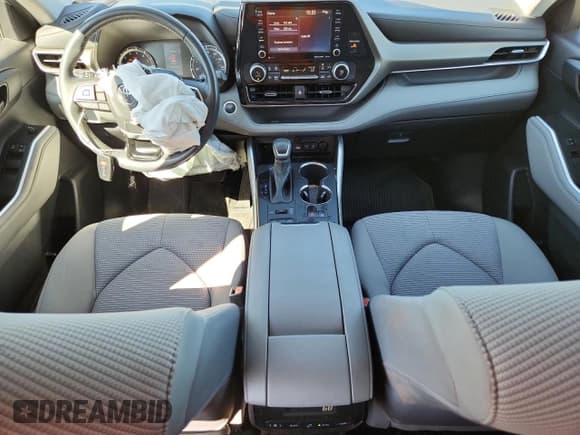 ✅ 2021 Toyota Highlander L • VIN: 5TDBZRBH7MS550675 • Lot: 84821345. Wystawiony na Copart z przebiegiem 22 414 mil. Bezpłatny archiwum sprzedaży aukcyjnych z USA i szczegółowy raport historii pojazdu na DreamBid. Zdjęcie 8.