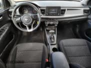 ✅ 2018 Kia Rio LX • VIN: 3KPA24AB8JE124189 • Lot: 89525785. Wystawiony na Copart z przebiegiem 36 636 mil. Bezpłatny archiwum sprzedaży aukcyjnych z USA i szczegółowy raport historii pojazdu na DreamBid. Zdjęcie 8.