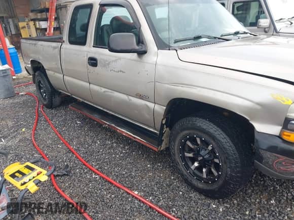 ✅ 2000 Chevrolet Silverado 1500 LS • VIN: 2GCEK19T9Y1331453 • Lot: 42671687. Wystawiony na IAAI z przebiegiem 233 675 mil mil. Skorzystaj z bezpłatnego archiwum sprzedaży aukcyjnych z USA i zobacz szczegółowy raport historii pojazdu na DreamBid. Zdjęcie 6.