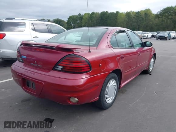 ✅ 2005 Pontiac Grand Am SE • VIN: 1G2NE52E95M128223 • Lot: 43425454. Wystawiony na IAAI z przebiegiem 232 972 mil. Bezpłatny archiwum sprzedaży aukcyjnych z USA i szczegółowy raport historii pojazdu na DreamBid. Zdjęcie 4.